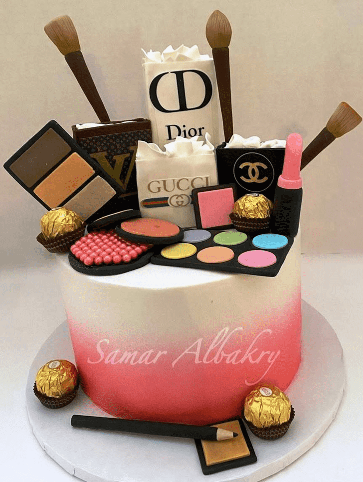 Comely Makeup Cake