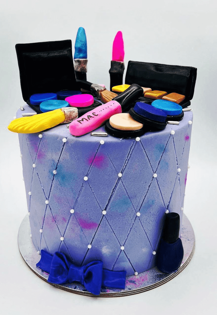 Wonderful Makeup Cake Design