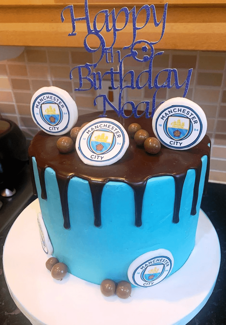 Inviting Manchester City Cake