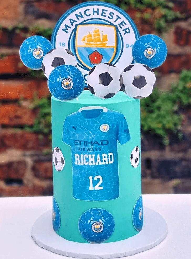 Superb Manchester City Cake