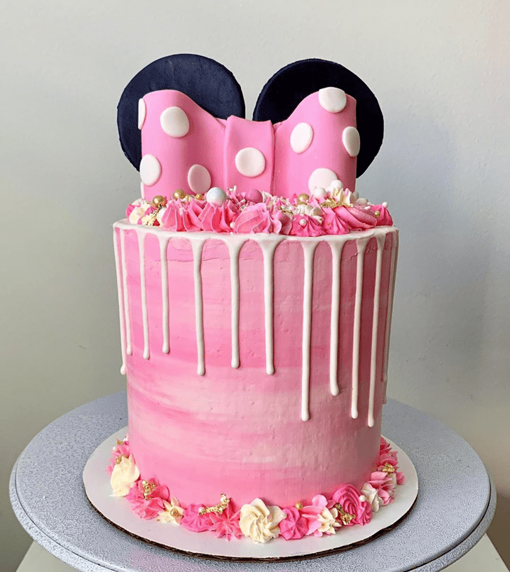 Inviting Micky Mouse Cake