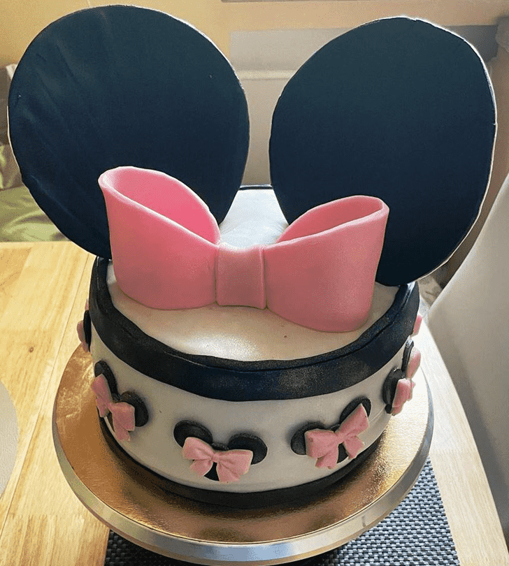 Elegant Mini Mouse Cake