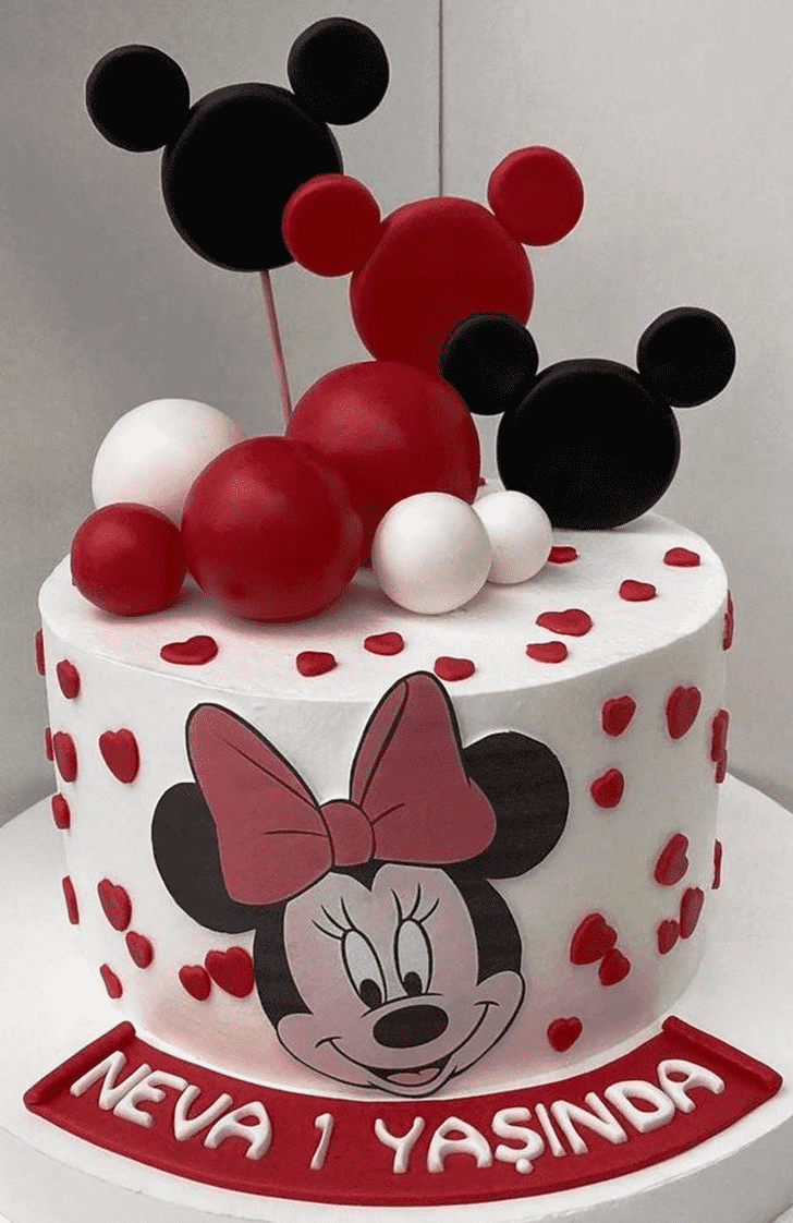Inviting Mini Mouse Cake