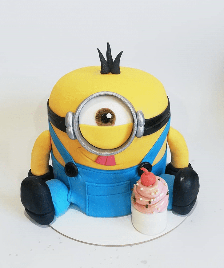 Appealing Minions Cake
