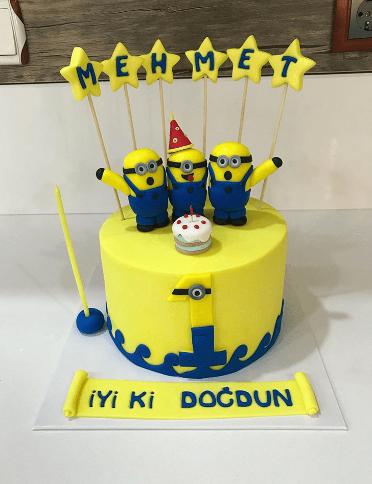 Lovely Minions Cake Design