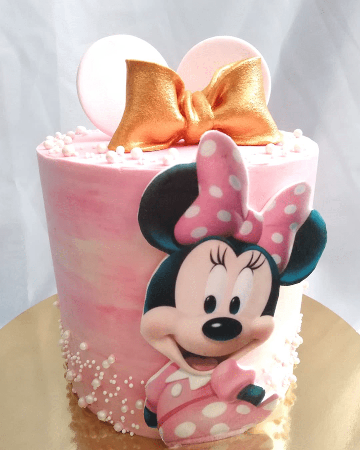 Captivating Minnie Mouse Cake