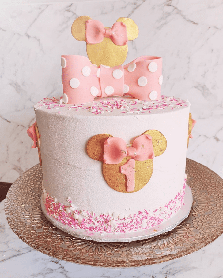 Comely Minnie Mouse Cake