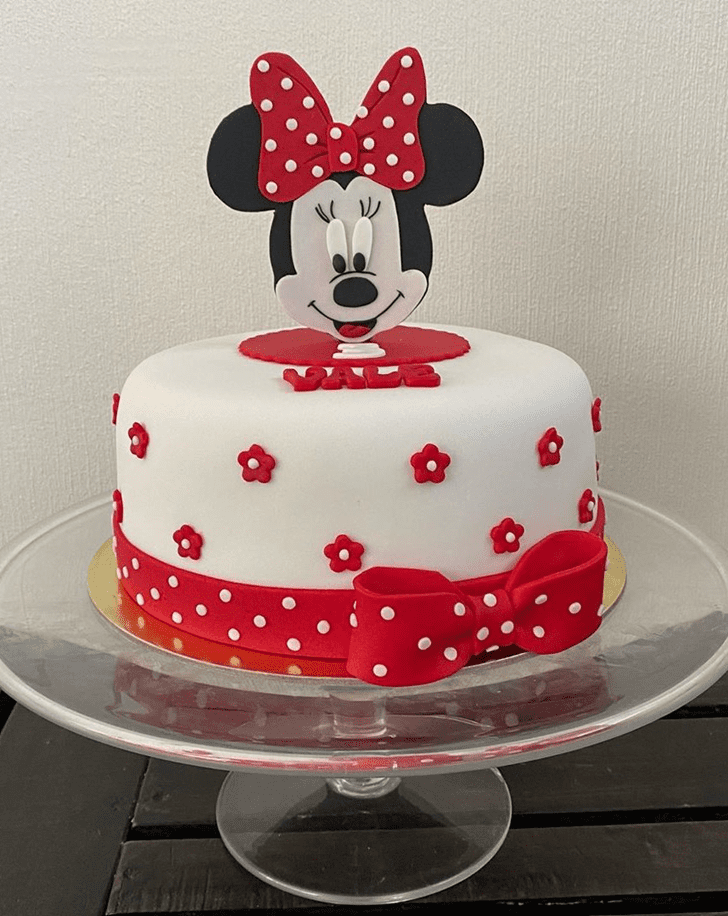 Cute Minnie Mouse Cake
