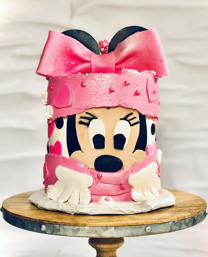 Dazzling Minnie Mouse Cake