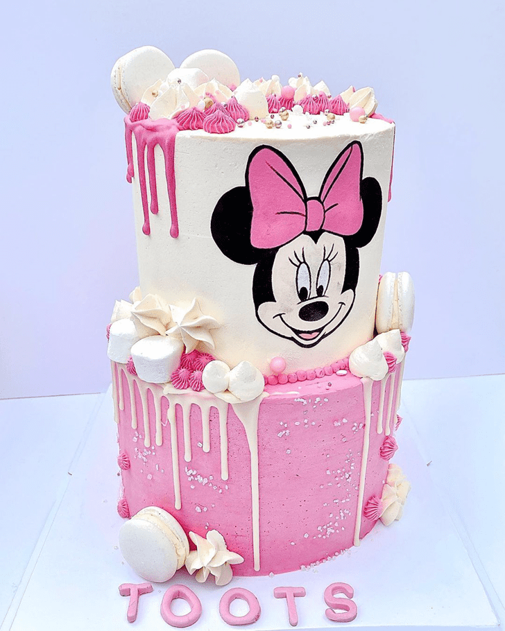 Enticing Minnie Mouse Cake