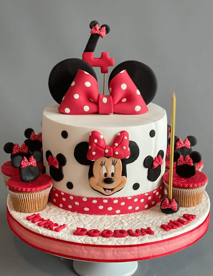 Graceful Minnie Mouse Cake