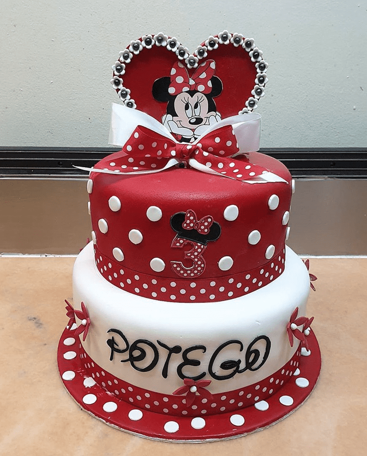 Pleasing Minnie Mouse Cake