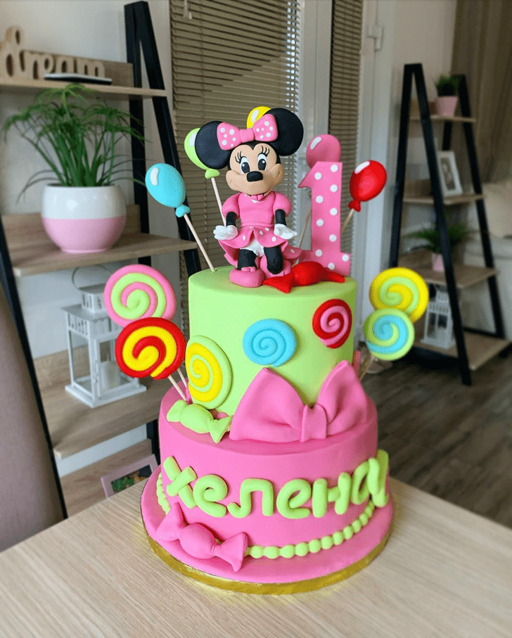 Resplendent Minnie Mouse Cake