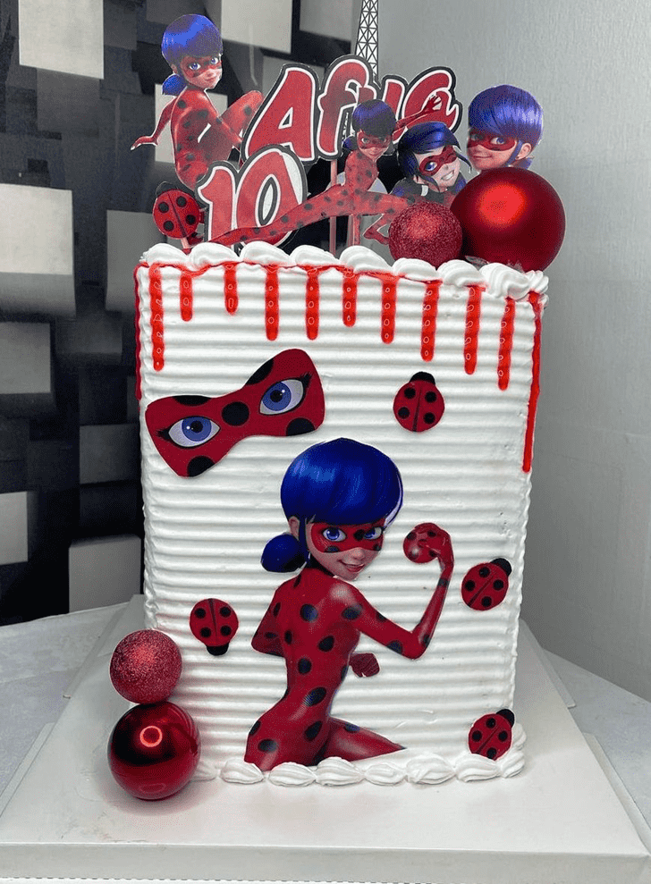 Pretty Miraculous Ladybug Cake