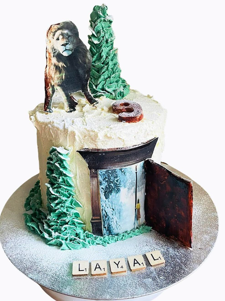 Delicate Narnia Cake