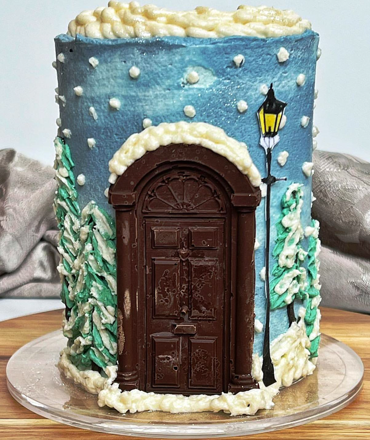 Ideal Narnia Cake