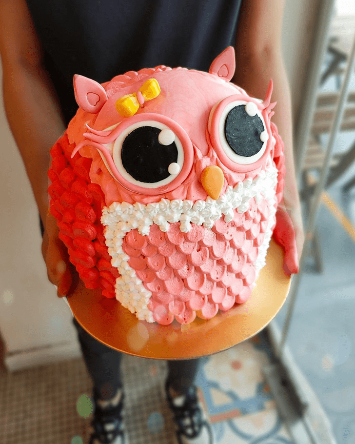 Graceful Owl Cake