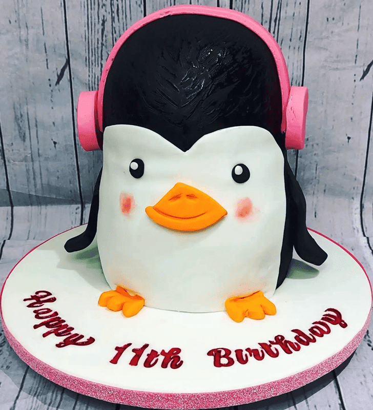 Lovely Penguin Cake Design