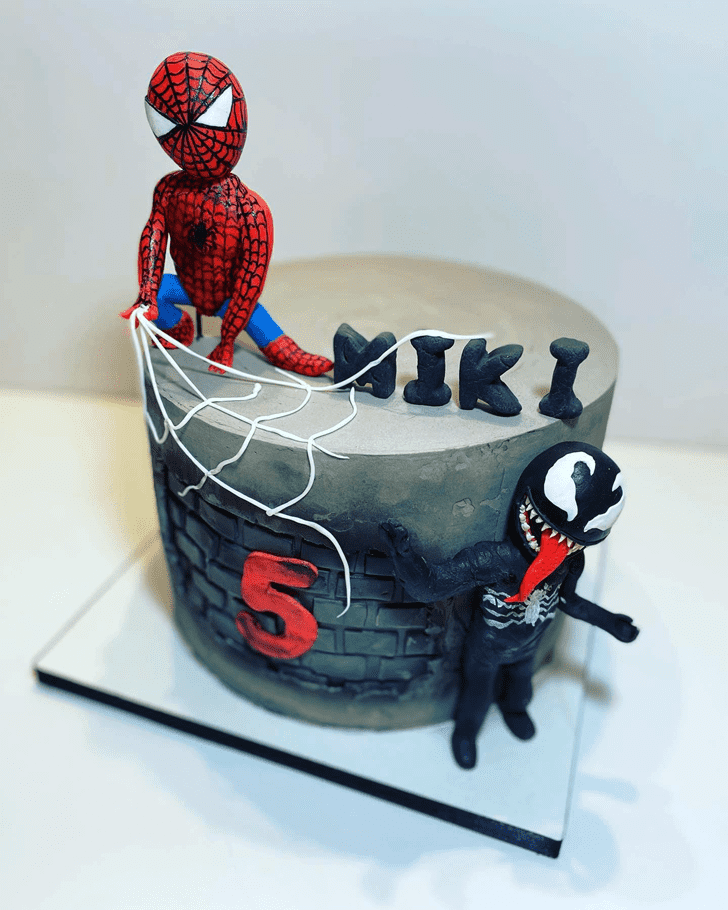 Grand Peter Parker Cake