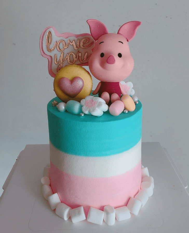 Shapely Piglet Cake