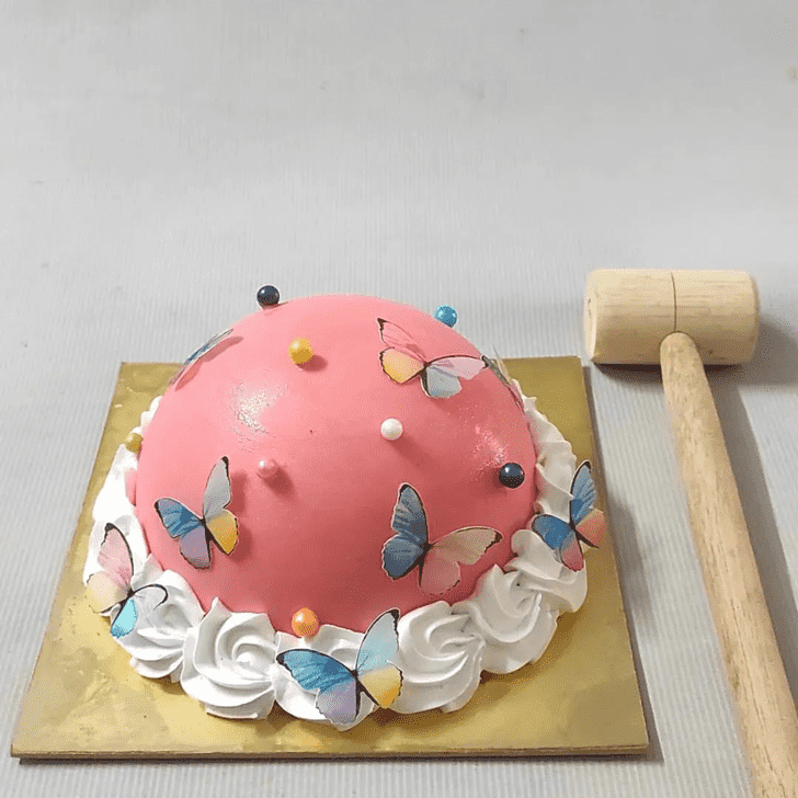 Pretty Pinata Cake