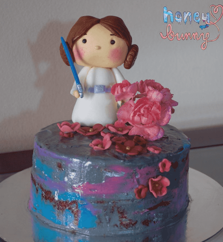 Comely Princess Leia Cake
