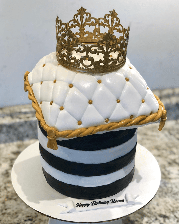 Delightful Queen Cake