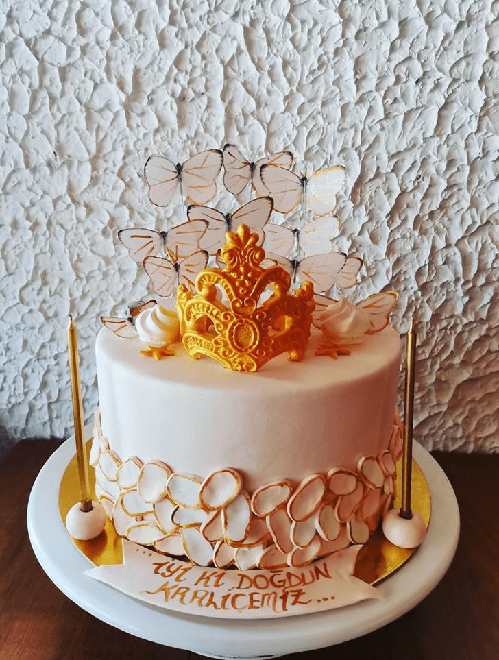 Elegant Queen Cake