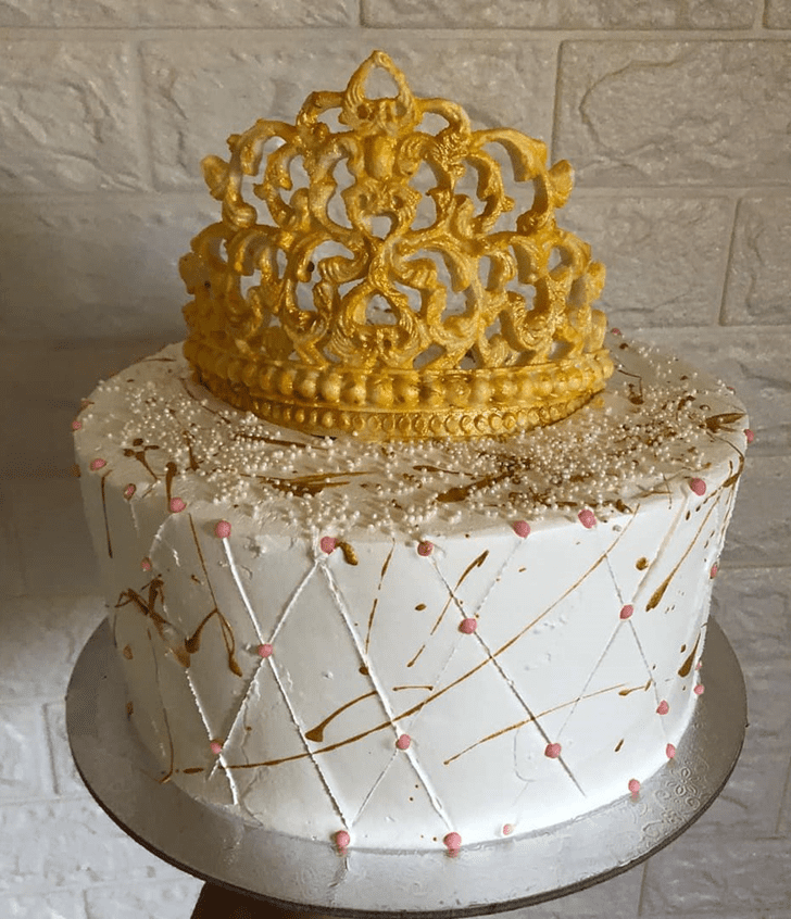 Inviting Queen Cake