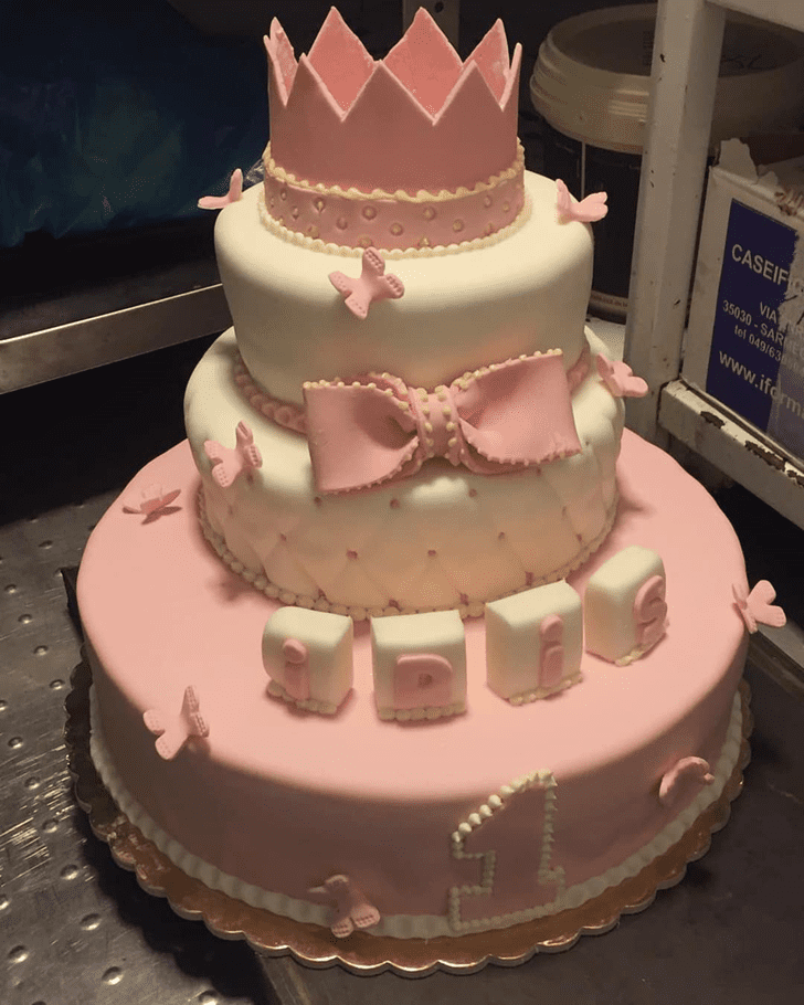 Pretty Queen Cake