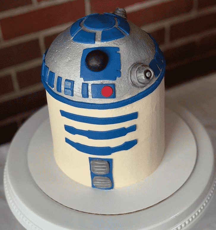 Beauteous R2-D2 Cake