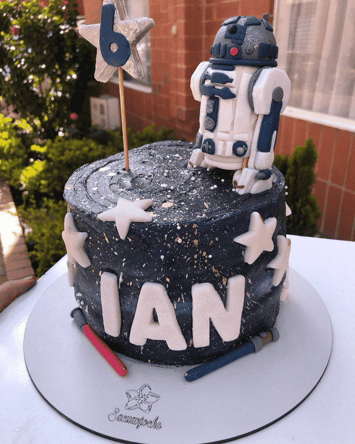 Bewitching R2-D2 Cake