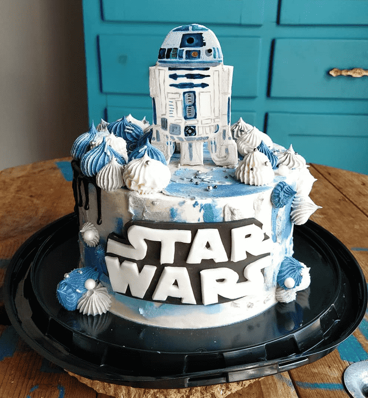 Captivating R2-D2 Cake