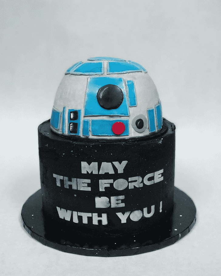 Cute R2-D2 Cake