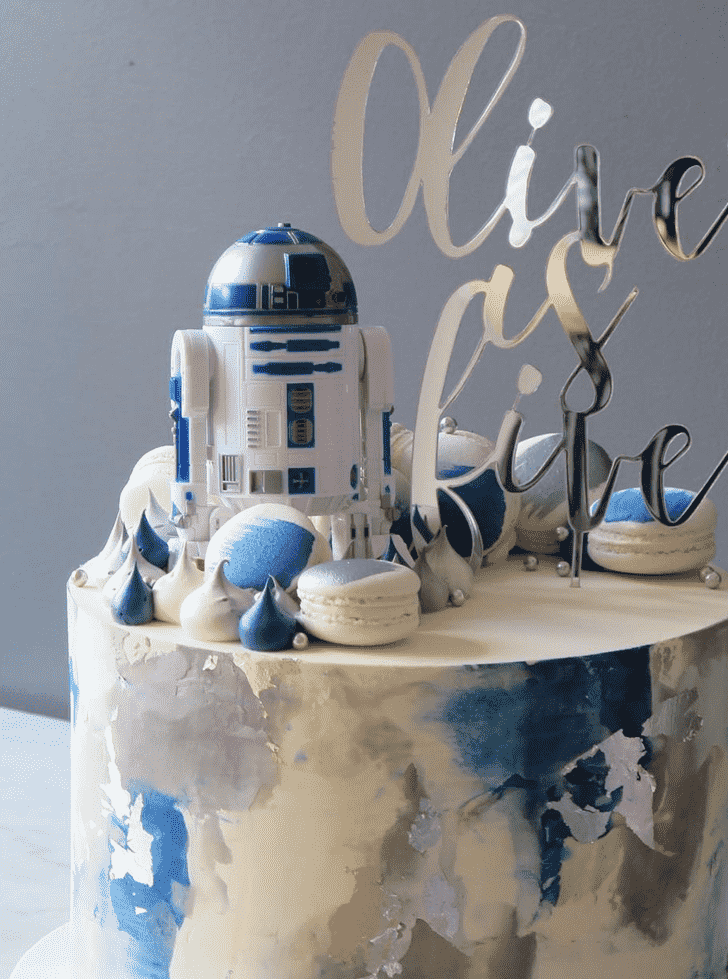 Delicate R2-D2 Cake