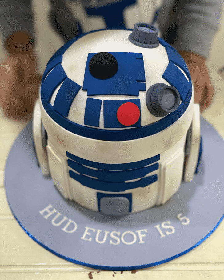 Delightful R2-D2 Cake