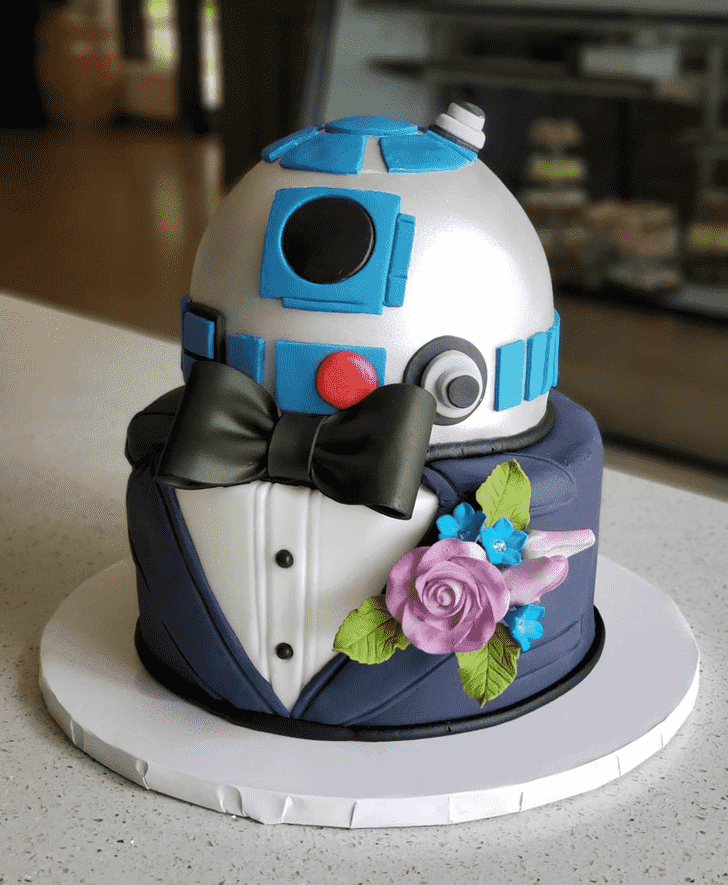 Fascinating R2-D2 Cake