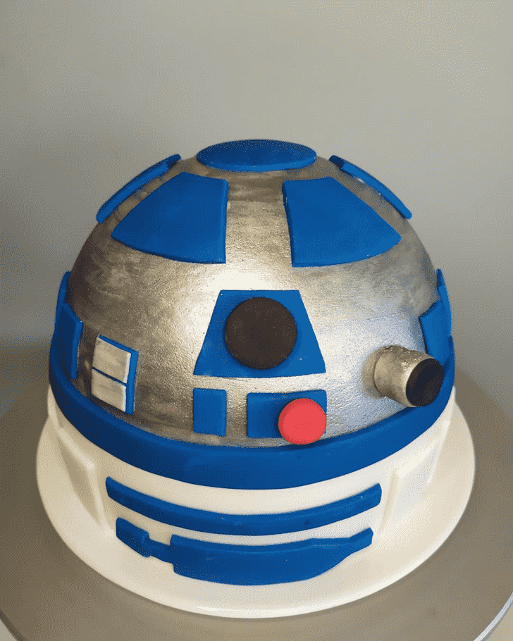 Good Looking R2-D2 Cake