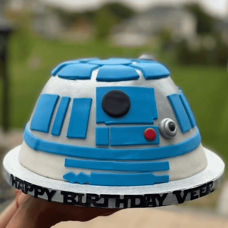 Grand R2-D2 Cake