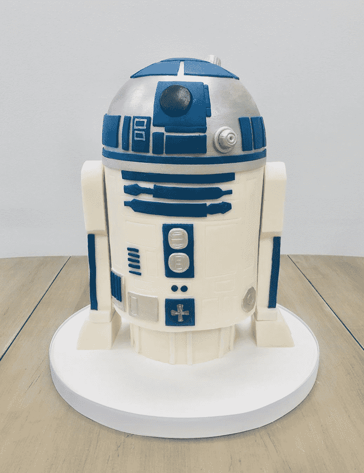 Lovely R2-D2 Cake Design