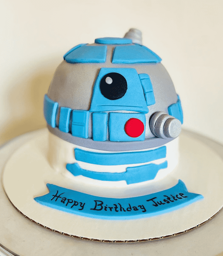 Marvelous R2-D2 Cake
