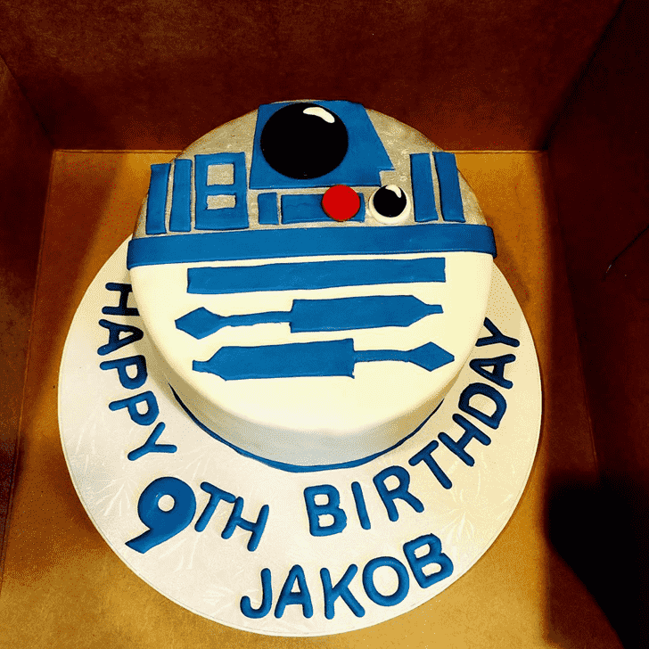 Pleasing R2-D2 Cake
