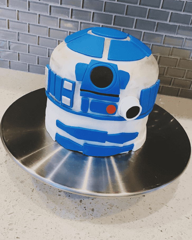 Ravishing R2-D2 Cake