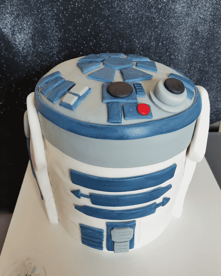 Shapely R2-D2 Cake