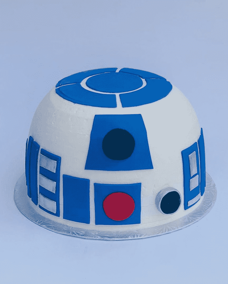Wonderful R2-D2 Cake Design