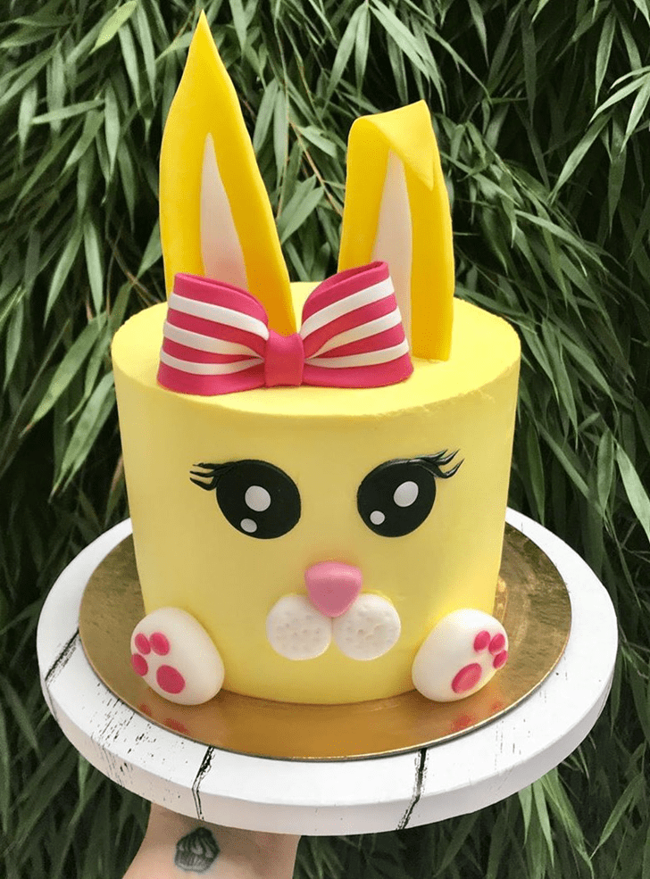 Comely Rabbit Cake