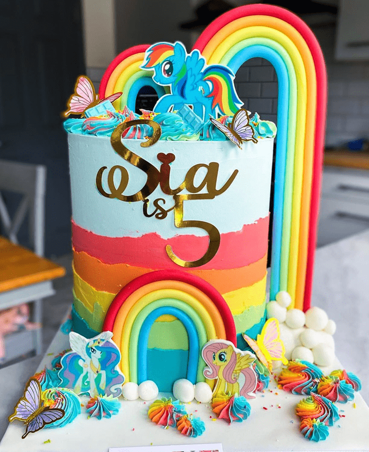 Adorable Rainbow Dash Cake