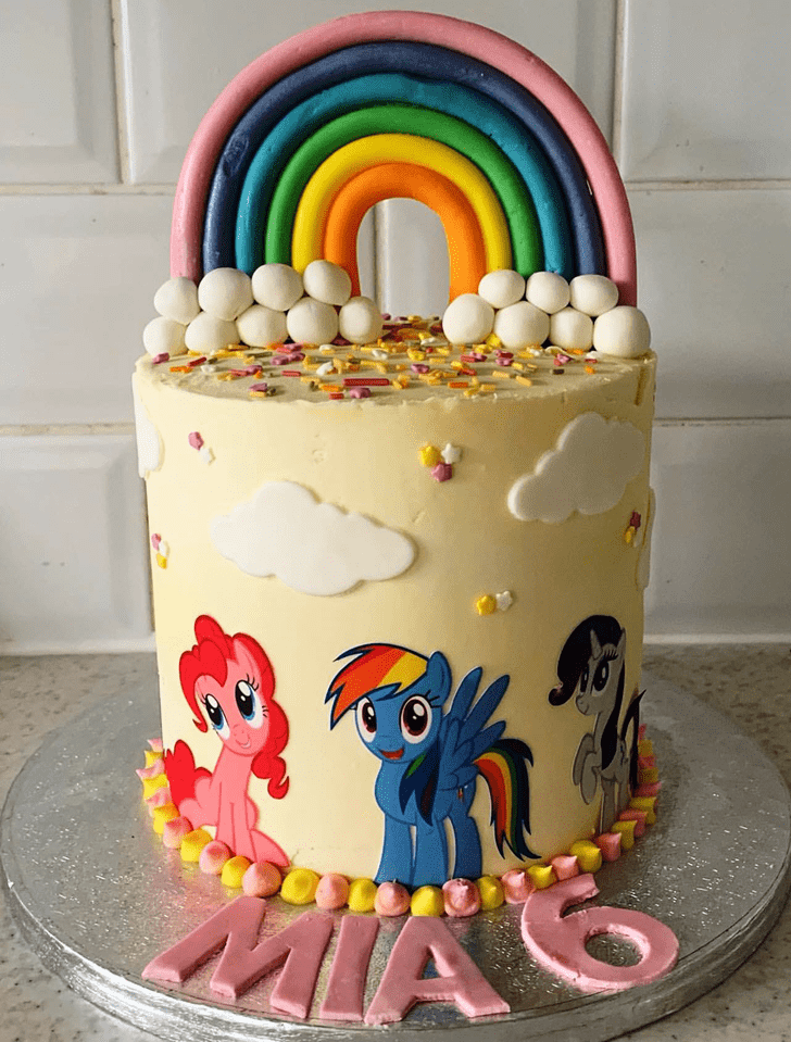 Fetching Rainbow Dash Cake