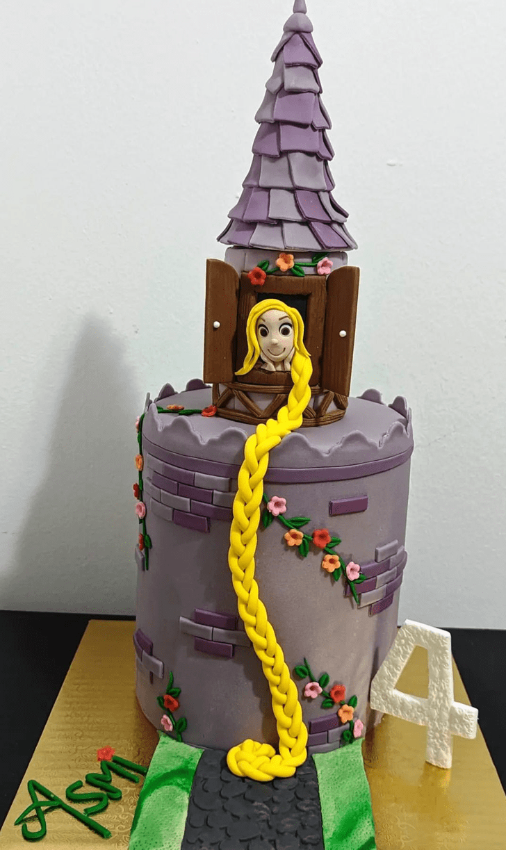 Inviting Rapunzel Cake