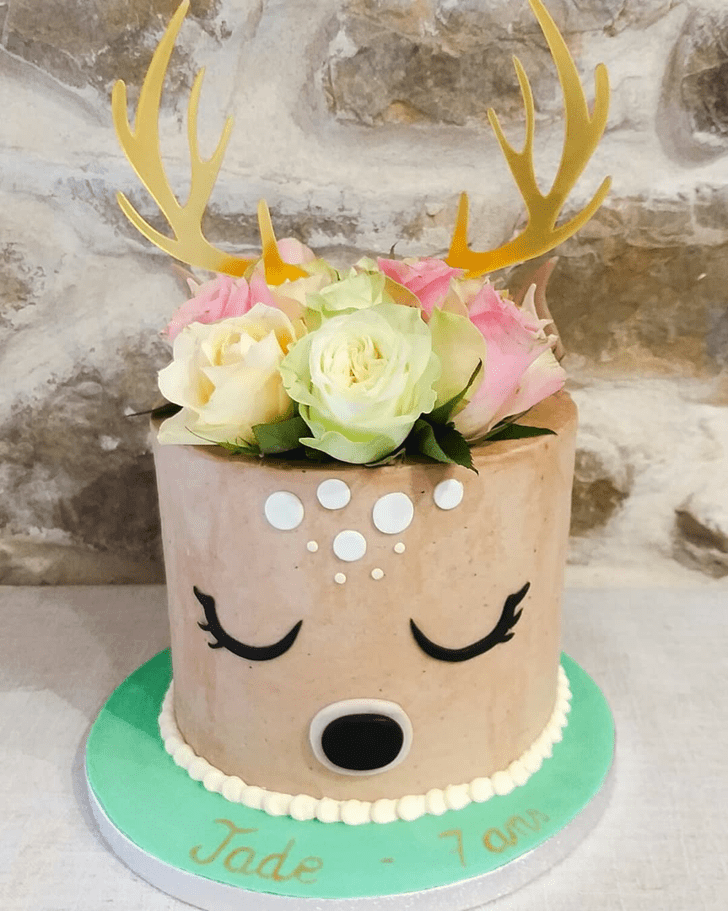 Delicate Reindeer Cake